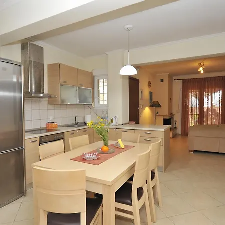 Aiolos By Travelpro Services Nea Moudania Halkidiki *